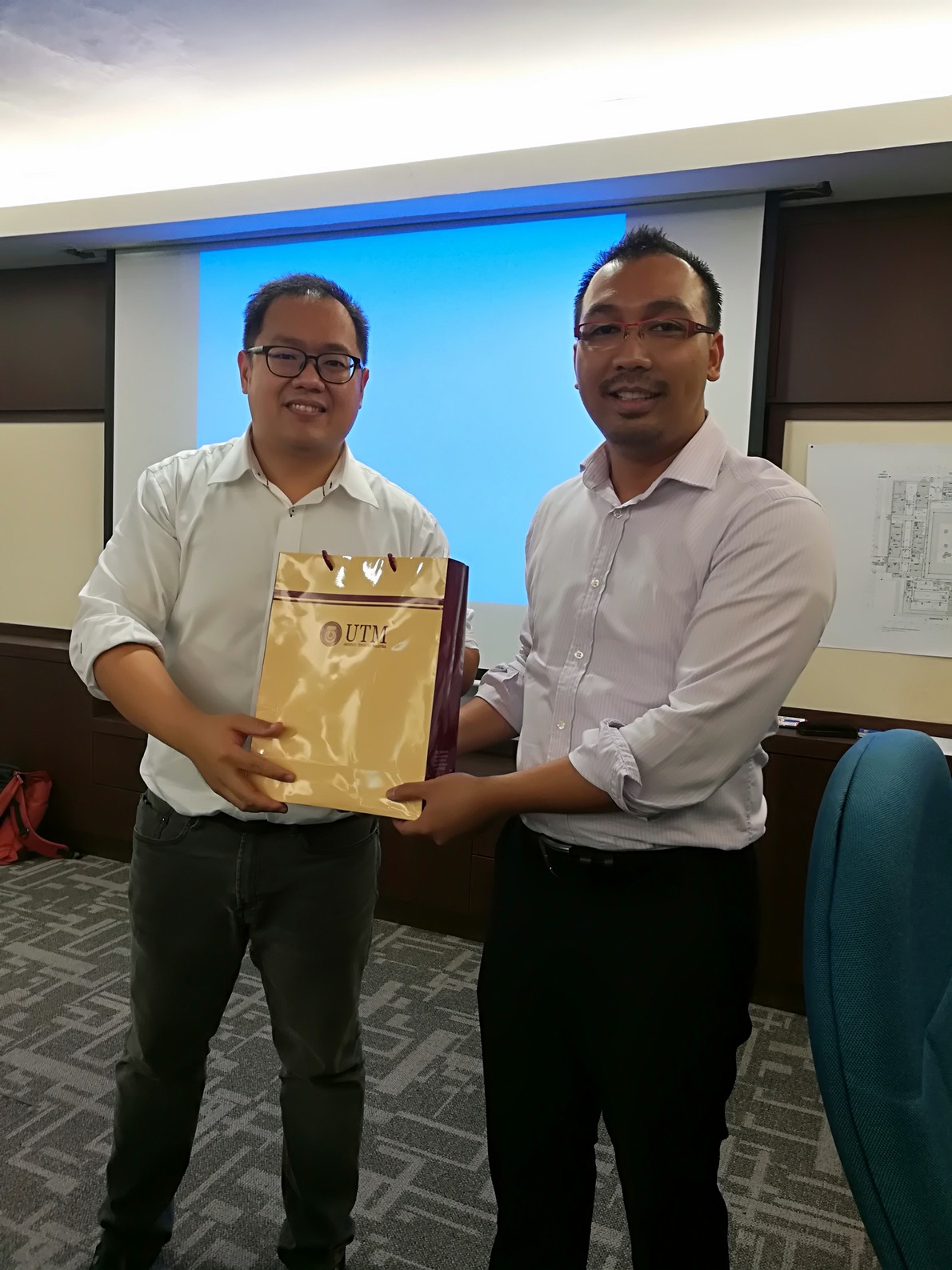 Token appreciation is given by Dr. Firdaus from UTM